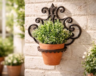 Vintage cast iron flower pot hanger, wall hanging "Fleur de lis", plant pot holder, approx. 30 x 32 cm, antique house wall decoration, pot hanger