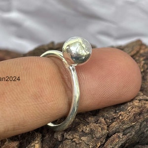 スターリングシルバーのボールリング：ハンドメイドのミニマリスト・ボヘミアン・ステートメントリング