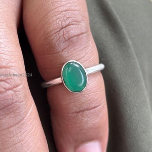 Green Onyx Ring: Dainty Cabochon 925 Sterling Silver