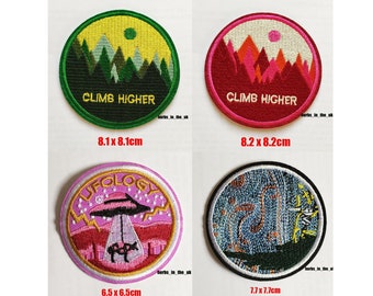 Grimper plus haut, monter plus haut en rose, ufologie OVNI Roswell, la nuit étoilée badge à repasser/coudre