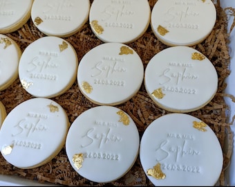 Wedding Favours/Beautiful wedding cookie gifts for wedding events online/Personalised Wedding Cookies/Mr & Mrs/ Bombonieres/Cookies/Wedding