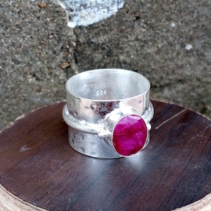 Bague rubis, bague faite main, bague en argent sterling 925, bague tendance, bague de pouce, jonc en argent, bijoux bohèmes, cadeau pour femme
