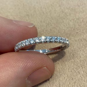 Anillo de eternidad completo con diamante de laboratorio de talla redonda brillante de 1,55 quilates: plata 925 con baño de platino