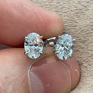 Pendientes de diamantes de laboratorio de 2,0 quilates: plata de ley de corte ovalado