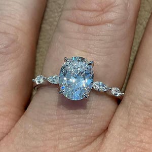 3,78 karat oval och marquiseslipad diamantring i labb: platinapläterad 925 silver