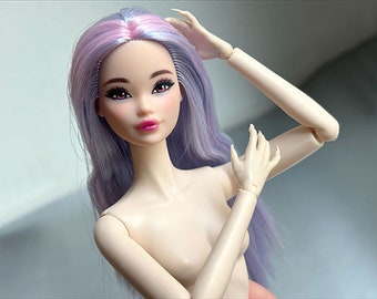 Corpo articolato per bambola di moda in stile anime con capelli di lavanda da 12 pollici. Capelli lunghi della bambola OOAK nei toni bianchi. Bambola Fashion articolata personalizzata