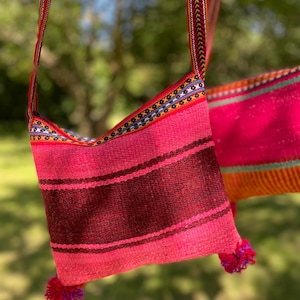 Handwoven boho shoulder bag made of sheep&#39;s wool, ethnic bag in Inca style, colorful shoulder bag, handmade in Peru - Rustic bag