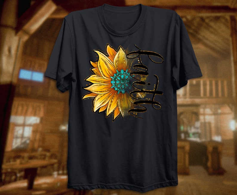 K&ouml;nnte beinhalten: Schwarzes T-Shirt mit einem Sonnenblumen-Motiv und dem Wort "Glaube" in goldenen Glitzerbuchstaben.