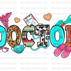 Może przedstawiać: Turkusowy, r&oacute;żowy i brązowy projekt graficzny ze słowem "DOCTOR" dużymi literami. Litery są ozdobione r&oacute;żnymi wzorami, w tym wzorem lamparta, wzorem południowo-zachodnim i wzorem krowy. Są też obrazy związane z medycyną, takie jak stetoskop, bandaż i para r&oacute;żowych klapek.