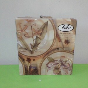 Vintage American Atelier Set of 4 Plates