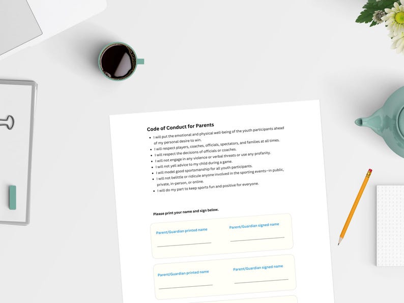 K&ouml;nnte beinhalten: Ein wei&szlig;es Blatt Papier mit dem Titel "Verhaltenskodex f&uuml;r Eltern" und einer Liste von Regeln, die Eltern bei Jugendsportereignissen befolgen sollen. Das Papier hat zwei leere Felder, in die Eltern ihren Namen drucken und unterschreiben k&ouml;nnen.