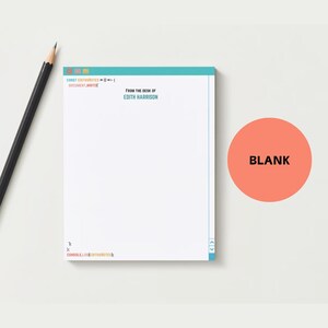 以下が含まれることがあります： 「From the desk of Edith Harrison」と青いヘッダーが付いた空白のメモ帳。メモ帳は薄い青色の枠線と白い背景です。