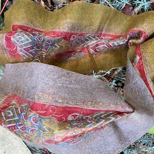 Very beautiful and warm felt and silk chale