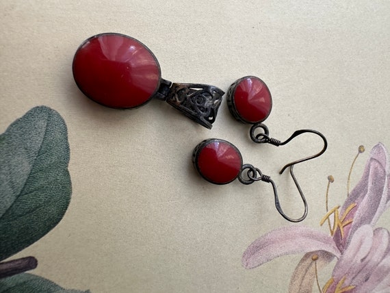 Red and Black Earrings and Pendant Set - image 2