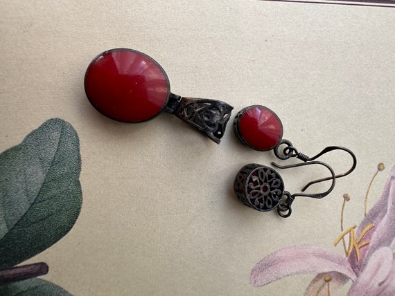 Red and Black Earrings and Pendant Set - image 1