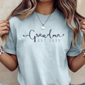 Grandma Est 2025 Shirt, Custom Grandma Est Year Shirt, Cute New Grandma Tshirt, Personalized Grandparent Shirt, Mothers Day Gift for Grandma