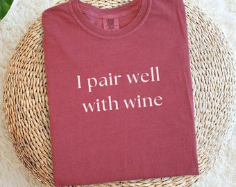ワインと相性抜群のコンフォートカラーシャツ、ワイン愛好家向けおもしろシャツ、ワインテイスティングTシャツ、ガールズナイトアウトシャツ、ワインギフト、ワインドリンクTシャツ