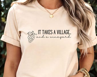 Es dauert ein Dorf und ein Weinberg Shirt, lustiges Mama Shirt, Wein-Liebhaber Mama Leben Tshirt, süßes Geschenk für Mama, Mutterschaft Shirt, Mama Wein T-Shirt