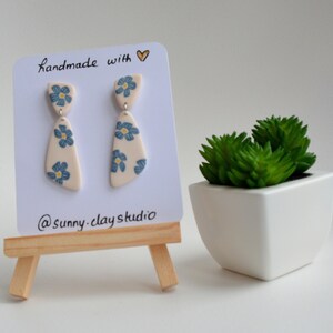 Minimalistic Floral Dangle Earrings birthday gift, White and Blue Floral jewelry, Anniversary Gift, for mom, for wife, Valentine&#39;s day Gift