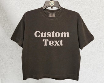 Benutzerdefinierte Komfortfarben Crop Top, Junggesellinnenparty Crop Shirt, benutzerdefinierter Name Shirt, benutzerdefinierter Text T-Shirt, Vintage T-Shirt, personalisiertes Shirt