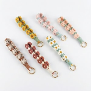 Flower Macrame Keychain and Phone Strap, Boho Daisy Bag Charm, Aesthetic Cotton String Wristlet Lanyard, Cute Purse Accessory Gift