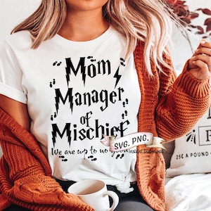 Mamá Travesuras No estamos haciendo nada bueno SVG, Papá Archivos PNG, Mamá Svg, Cumpleaños SVG, Travesura Svg, Mamá Maga Fiesta Temática