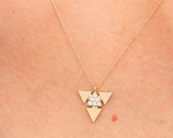 Collar triangular de diamantes en oro de 14 quilates: colgante geométrico