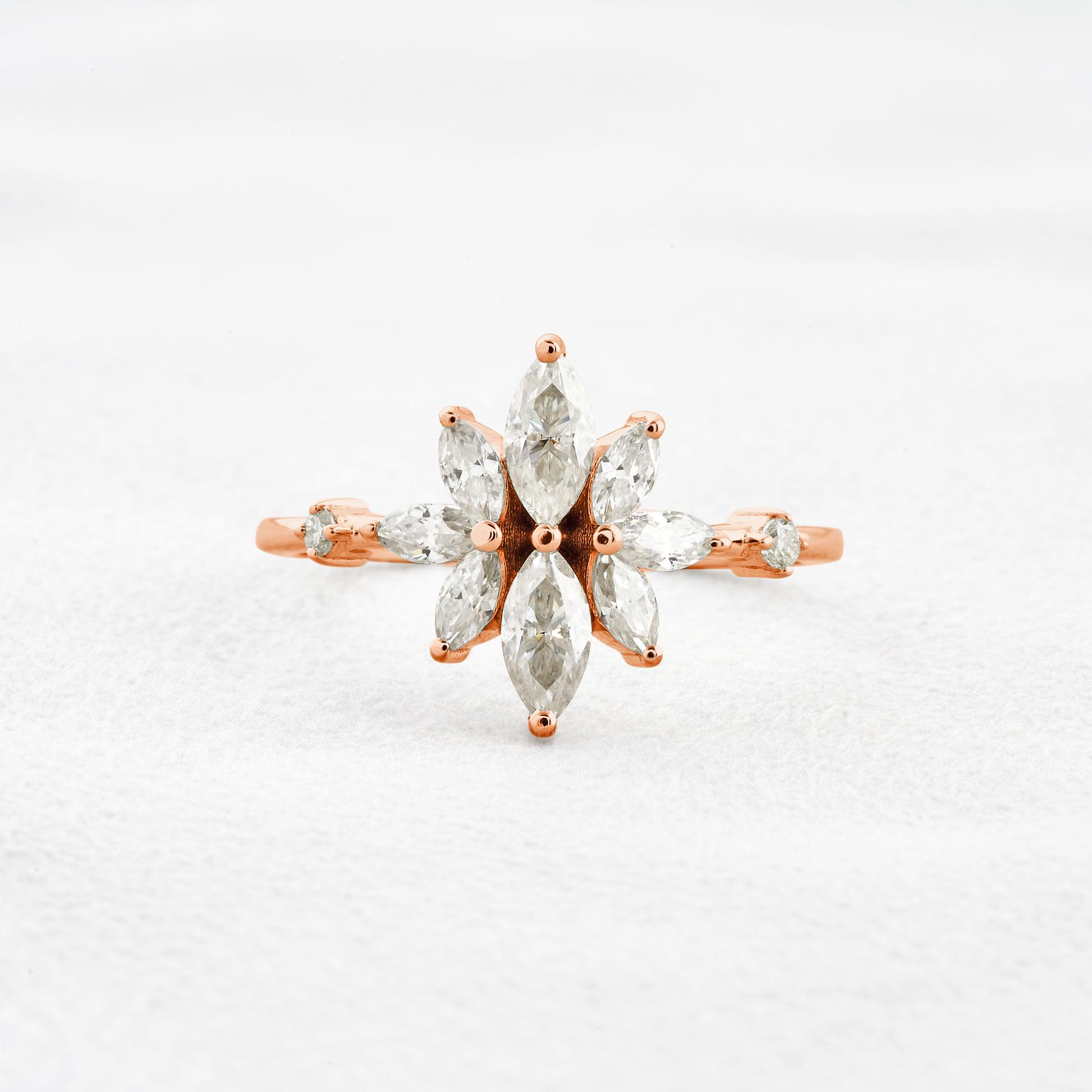 0.89カラット マーキスカット＆ラウンドカット クラスター