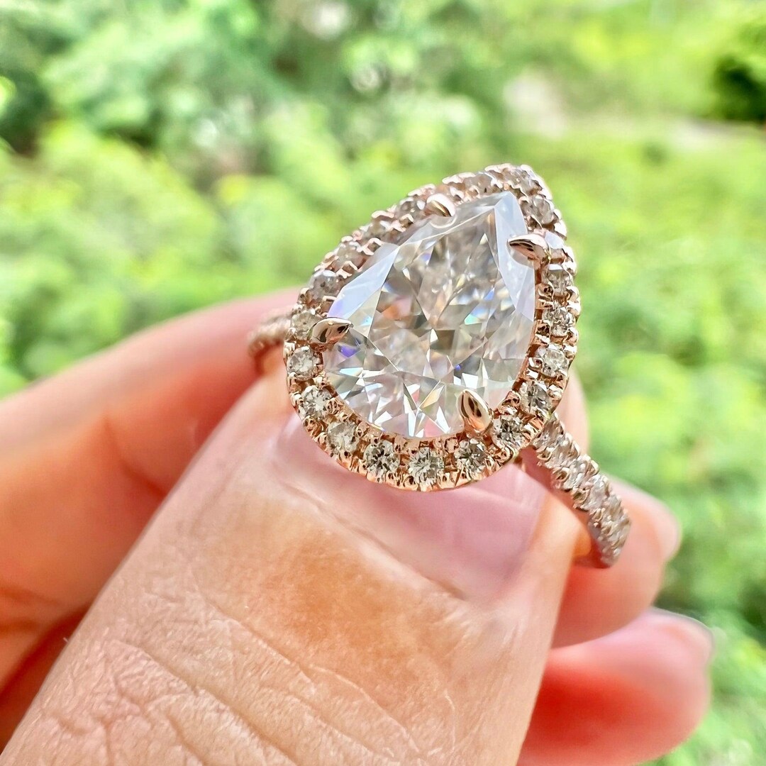 2.1 CT Pear Lab Grown Diamond Halo Engagement Ring | IGI Certified ...