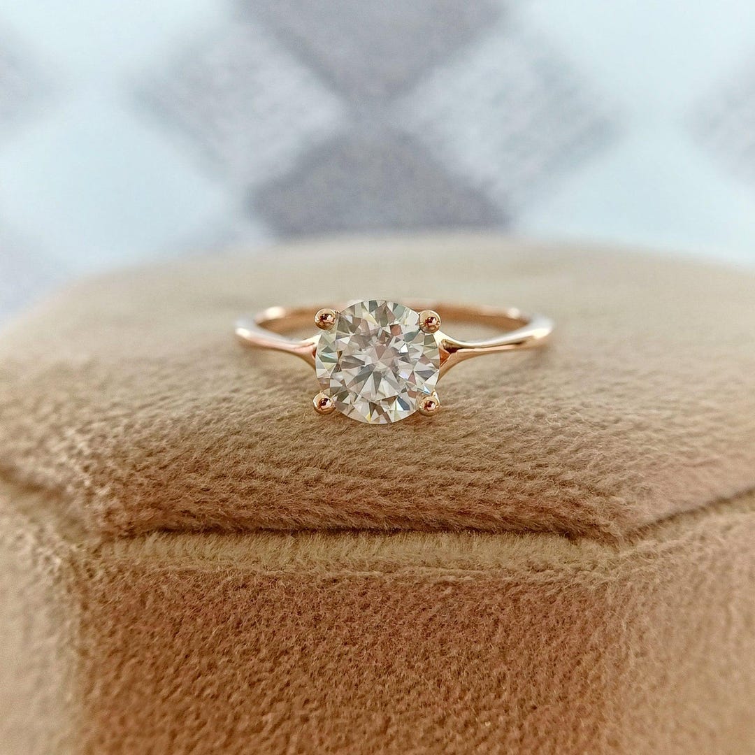 1.0 CT Round Cut Lab Grown Diamond Engagement Ring | IGI Certified ...
