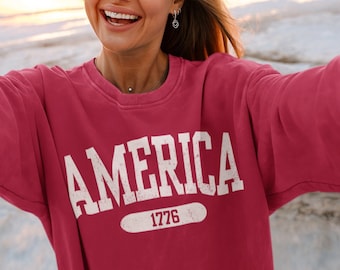 ダメージ加工のアメリカスウェットシャツ、快適な色 ヴィンテージスタイル 美的USAクルーネック トレンディなバーシティアメリカクルーネック 愛国心あふれるUSAユニセックス