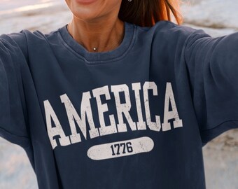 ダメージ加工のアメリカスウェットシャツ、快適な色 ヴィンテージスタイル 美的USAクルーネック トレンディなバーシティアメリカクルーネック 愛国心あふれるUSAユニセックス