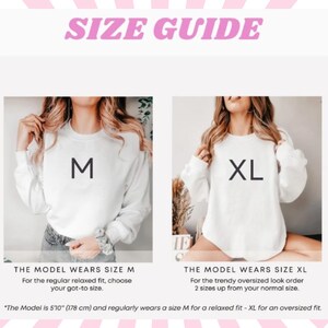Op de afbeelding: Maattabel voor een wit sweatshirt. Het model draagt maat M voor een ontspannen pasvorm en maat XL voor een oversized pasvorm. "Het model is 1,78 m lang en draagt normaal gesproken maat M voor een ontspannen pasvorm - XL voor een oversized pasvorm."