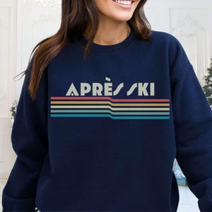 Apres ski retro 80's rainbow, vintage design with Apres Ski written over rainbow swish Apres ski sweatshirt is great gift or christmas present for a skiier or white christmas apres ski lover. cozy comfy trendy preppy top