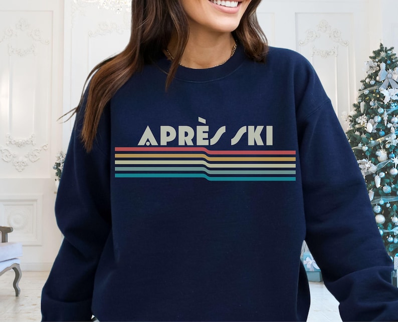 Apres ski retro 80's rainbow, vintage design with Apres Ski written over rainbow swish Apres ski sweatshirt is great gift or christmas present for a skiier or white christmas apres ski lover. cozy comfy trendy preppy top