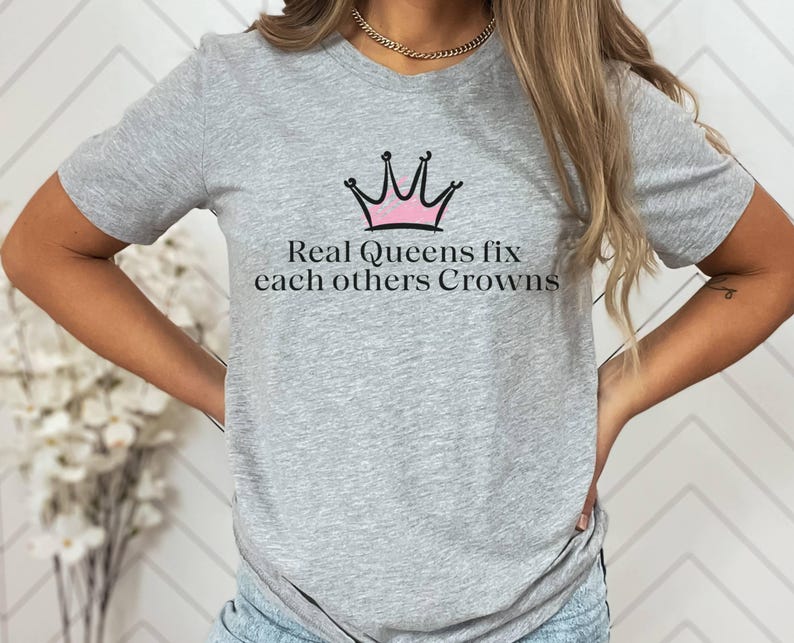 Real queens fix each others crowns font with a pink crown great gift for supportive friend, motivational inspirational gift for her or mom,sister or friend. feminism feminist gift for the cheerleader in your life