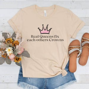 Real queens fix each others crowns font with a pink crown great gift for supportive friend, motivational inspirational gift for her or mom,sister or friend. feminism feminist gift for the cheerleader in your life