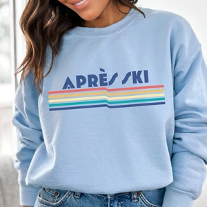 Apres ski retro 80's rainbow, vintage design with Apres Ski written over rainbow swish Apres ski sweatshirt is great gift or christmas present for a skiier or white christmas apres ski lover. cozy comfy trendy preppy top