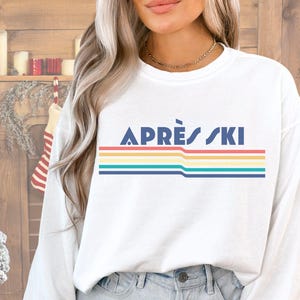 Apres ski retro 80's rainbow, vintage design with Apres Ski written over rainbow swish Apres ski sweatshirt is great gift or christmas present for a skiier or white christmas apres ski lover. cozy comfy trendy preppy top