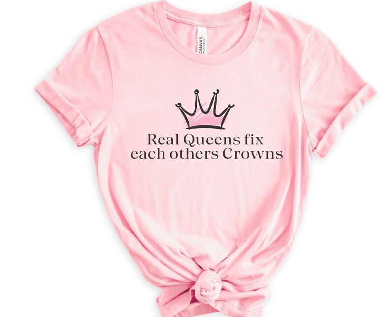 Real queens fix each others crowns font with a pink crown great gift for supportive friend, motivational inspirational gift for her or mom,sister or friend. feminism feminist gift for the cheerleader in your life