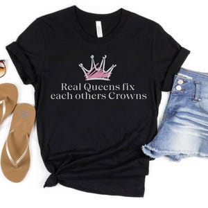 Real queens fix each others crowns font with a pink crown great gift for supportive friend, motivational inspirational gift for her or mom,sister or friend. feminism feminist gift for the cheerleader in your life