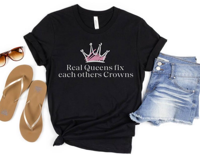 Real queens fix each others crowns font with a pink crown great gift for supportive friend, motivational inspirational gift for her or mom,sister or friend. feminism feminist gift for the cheerleader in your life