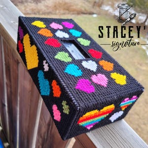 Regenbogen Herzen Taschentücherbox Bezug aus Kunststoff mit Stickspitze