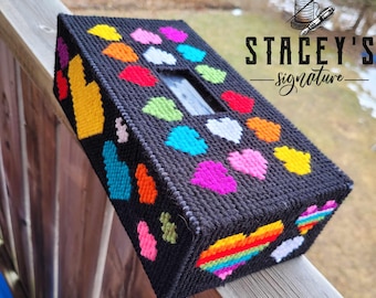 Hoes van tissuedoos Rainbow Hearts - plastic canvaspatroon - borduurpunt