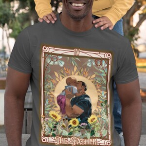 Camiseta de la Carta del Tarot del Padre, Camiseta de Tarot para Hombre, Regalo para el Día del Padre, Camiseta de Tarot con un Toque de Tierra, Camiseta de Oráculo Inspirada en la Naturaleza
