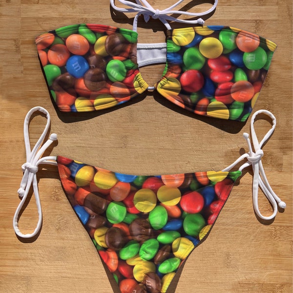 Bademode Scrunch Butt Tie Side N Bandeau Neckholder Bikini Set | Pralinen | Tanga Brasilien vollständige Abdeckung | Badeanzug | M&Ms Snacks