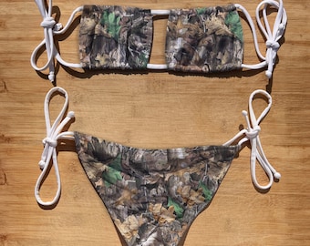 Badkläder Bikiniset med scrunch-detaljer, sido- och fyrkantig topp | Jaktkamouflage | Heltäckande stringtrosor | Stringbaddräkt | kamouflage