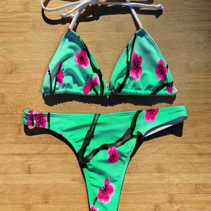 Bademode Bikini 1 oder 2 Stück Set | Grüner Tee | String Frech vollständige Abdeckung | Dreieck String Tie Top Badeanzug | Kirschblüten in Arizona