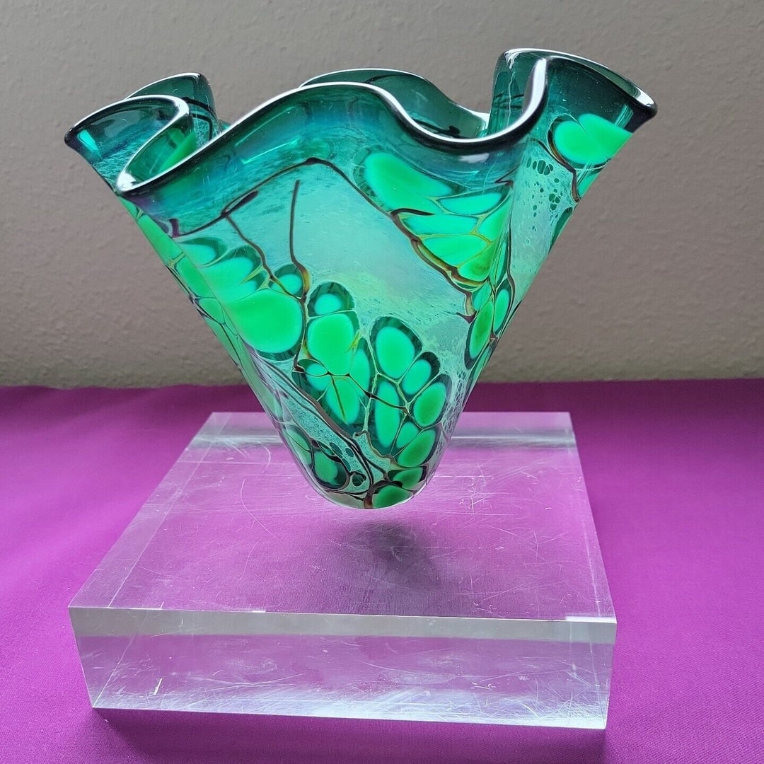 Paul Bendzunas Signed Studio Art Glass Hand Blown Green Handkerchief