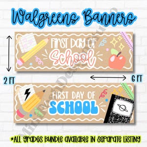 K&ouml;nnte beinhalten: Zwei rechteckige Banner mit einem Hintergrund aus Kraftpapier und gewellten wei&szlig;en R&auml;ndern. Der Text lautet First Day of School. Die Grafiken zeigen Bleistifte, liniertes Papier, einen roten Apfel, ein Notizbuch und Sterne. Ma&szlig;e 61 cm mal 183 cm.